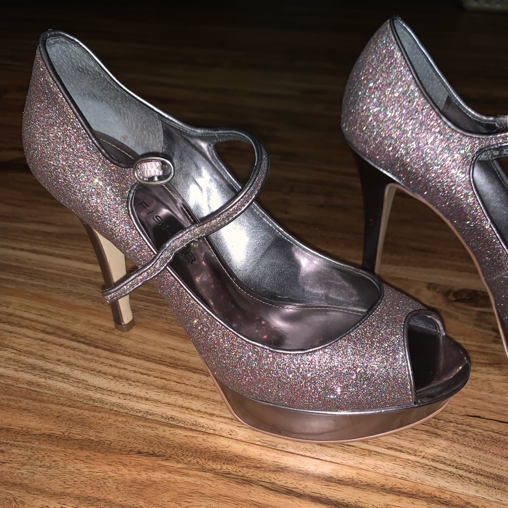 Beautiful shimmer 4.5 inch heels with straps